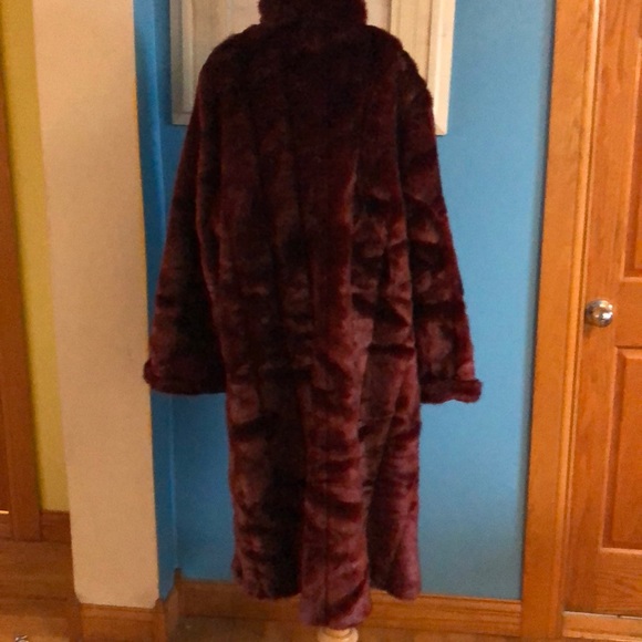 Vintage TERRY Lewis full length faux mink coat. - Picture 7 of 9
